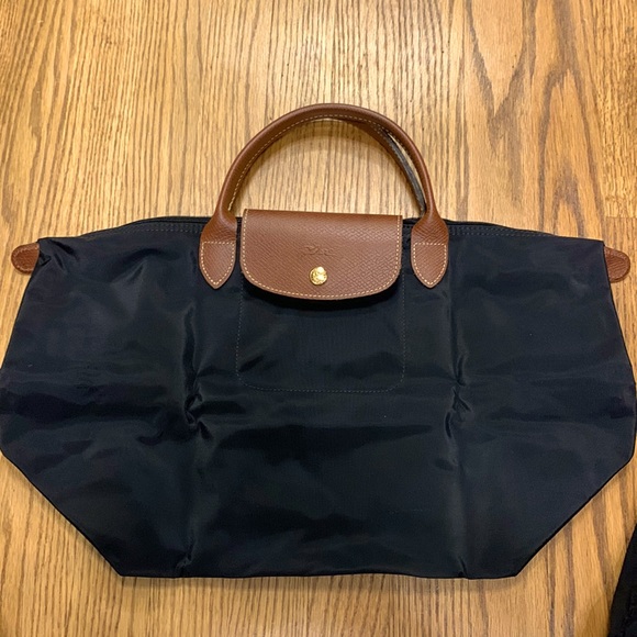Longchamp Handbags - NWT Longchamp Le Pliage top handle medium black